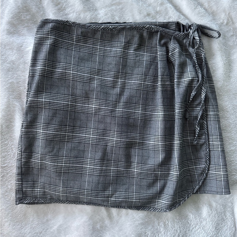 Honey Punch Checkered Mini Skirt in Gray and White
